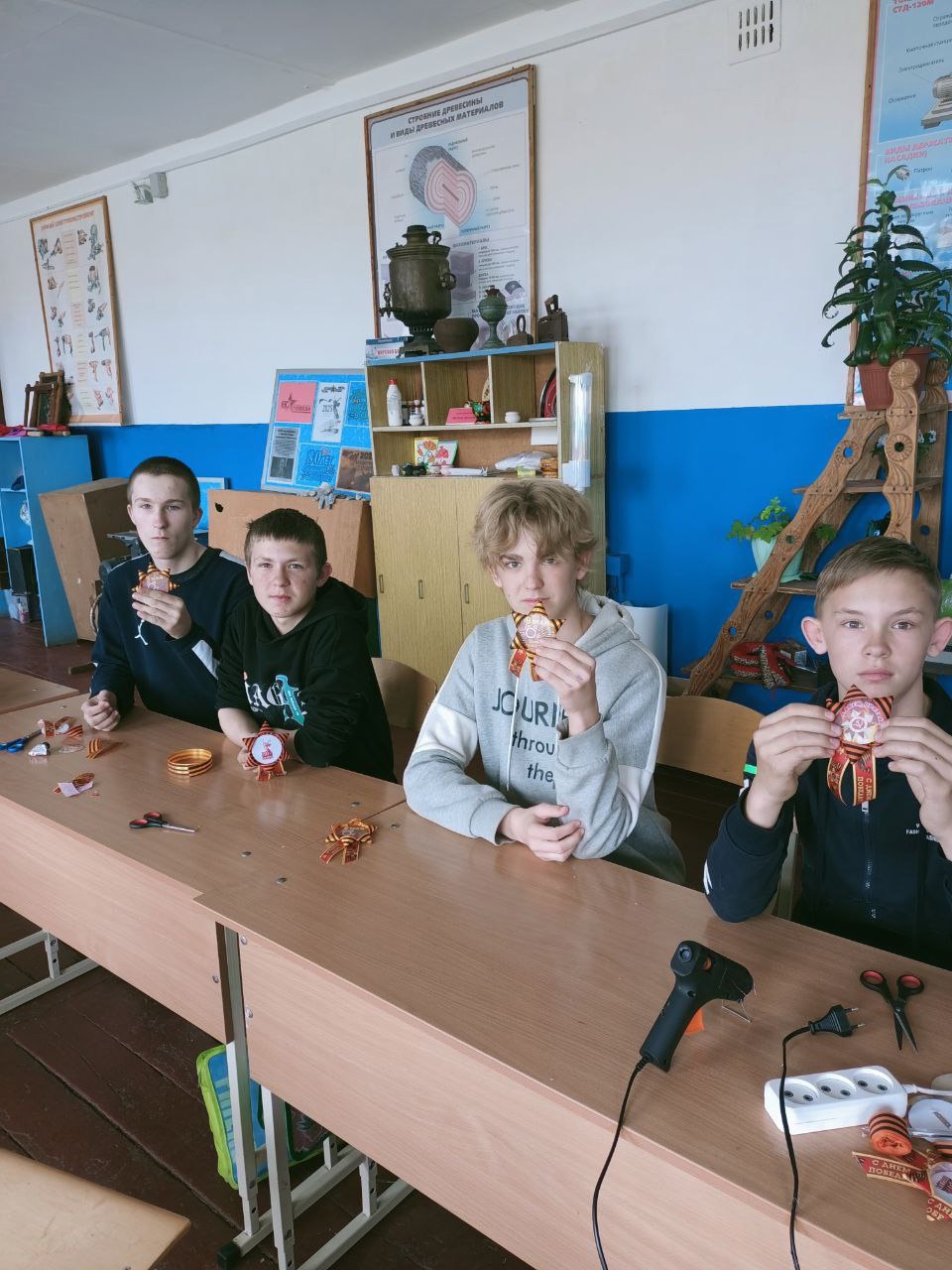 акция &amp;quot;Значок ко Дню Победы&amp;quot;..