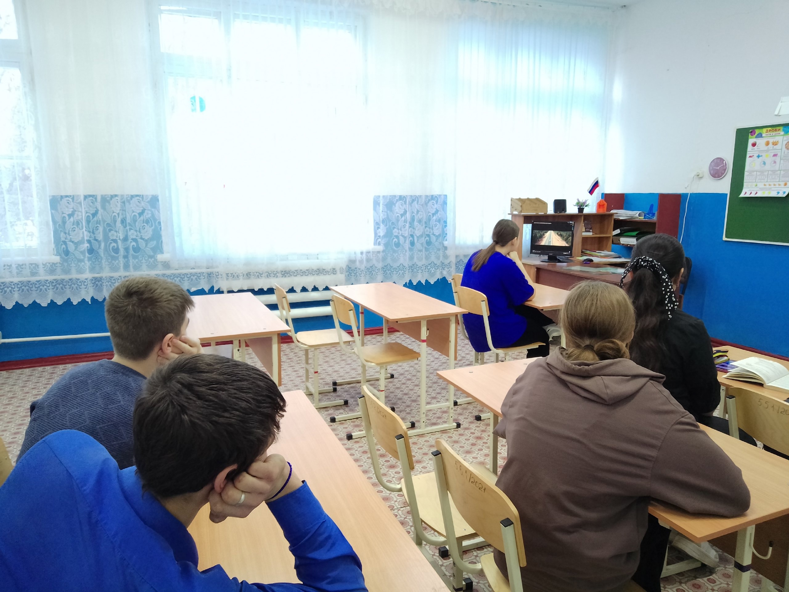 второй профориентационный художественный короткометражный фильм «Дороги» в 9 классе.
