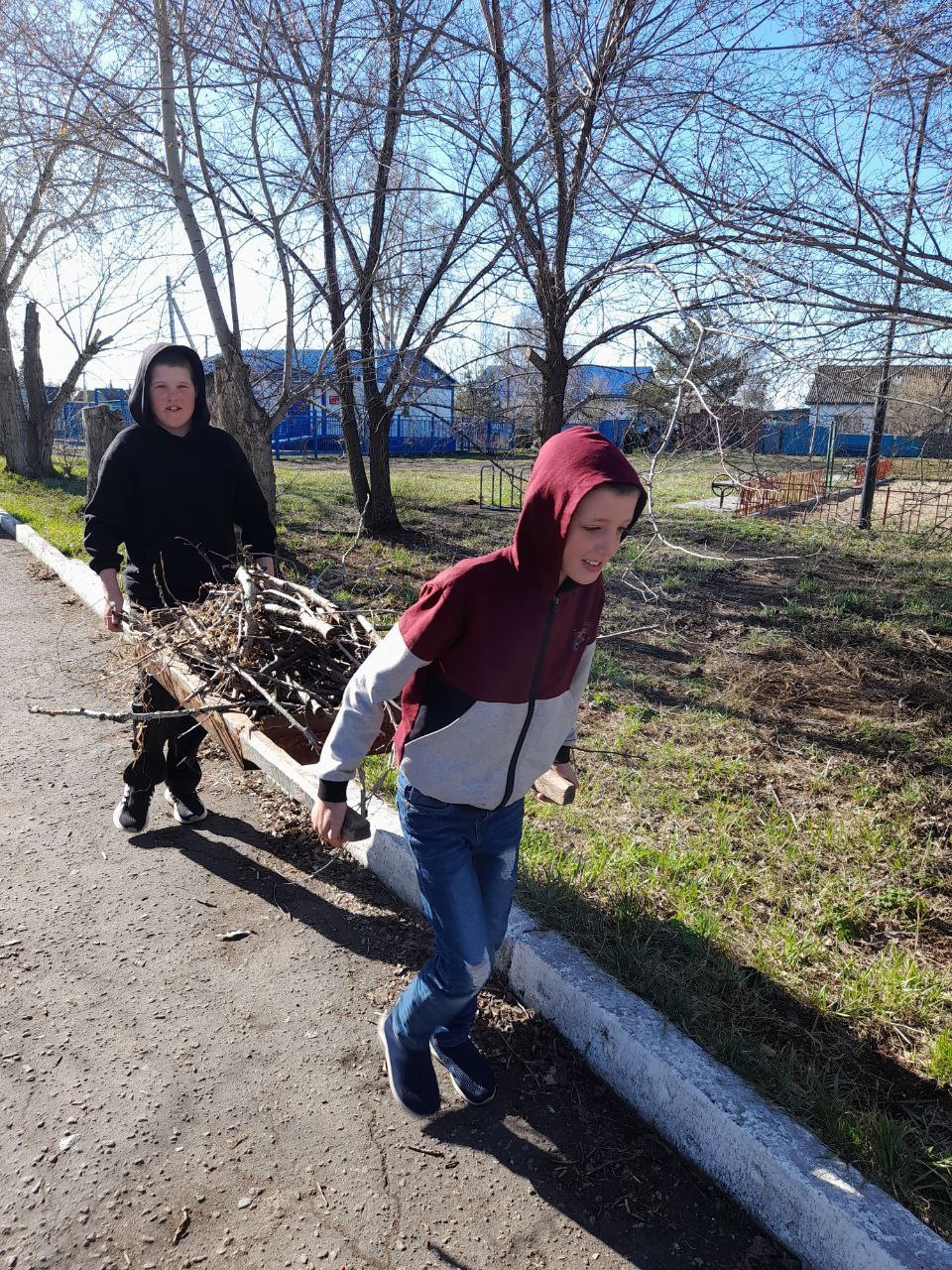месячник по благоустройству в Тавричанской школе.