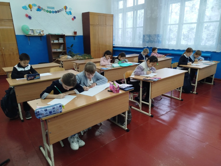 Мир профессий на тему: ,,Программист" в 1, 3 классах.